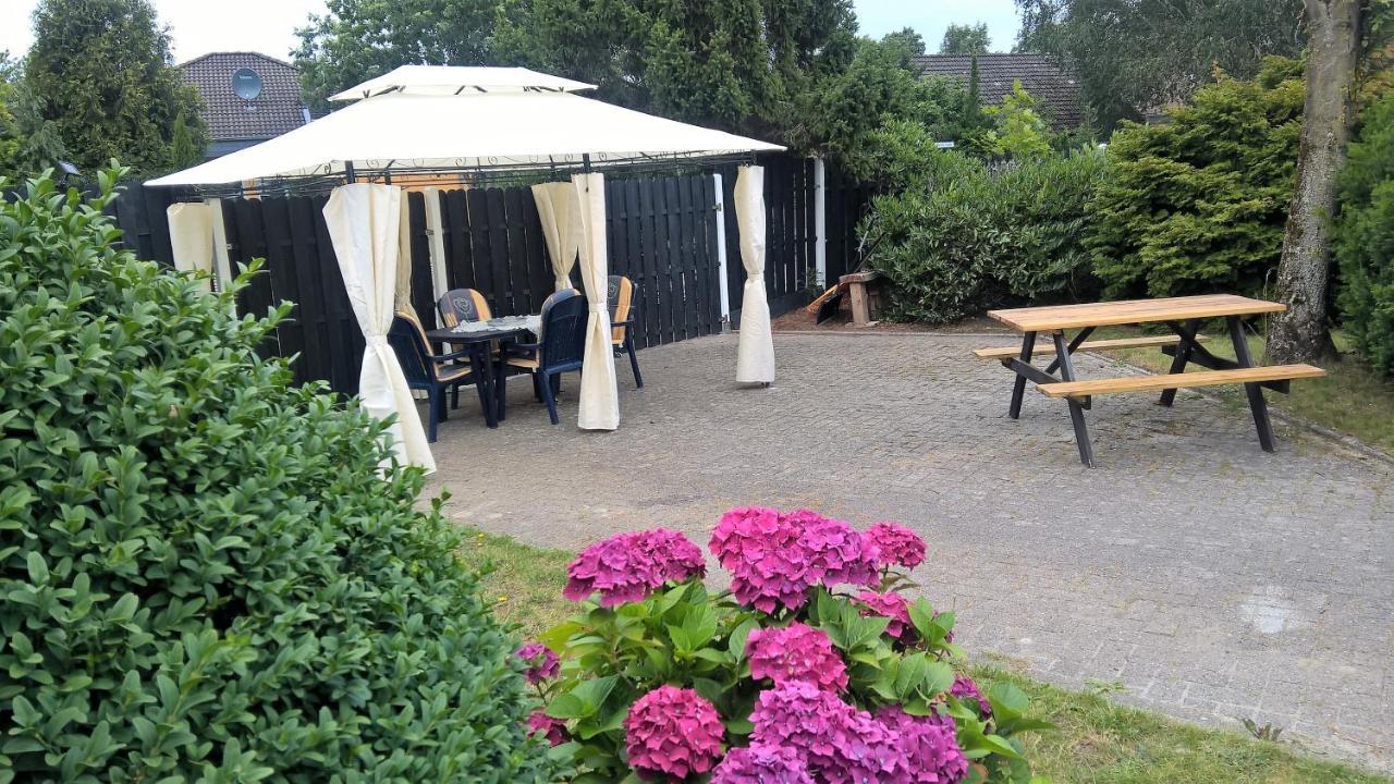 Ferienwohnung Mit Eigenem Garten In Schortens Εξωτερικό φωτογραφία